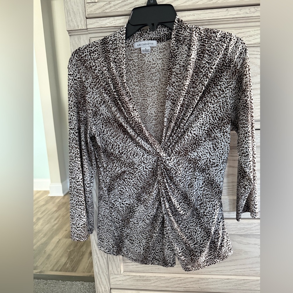 Liz Claiborne Leopard Animal Print Twist Front V-Neck Top Size Small